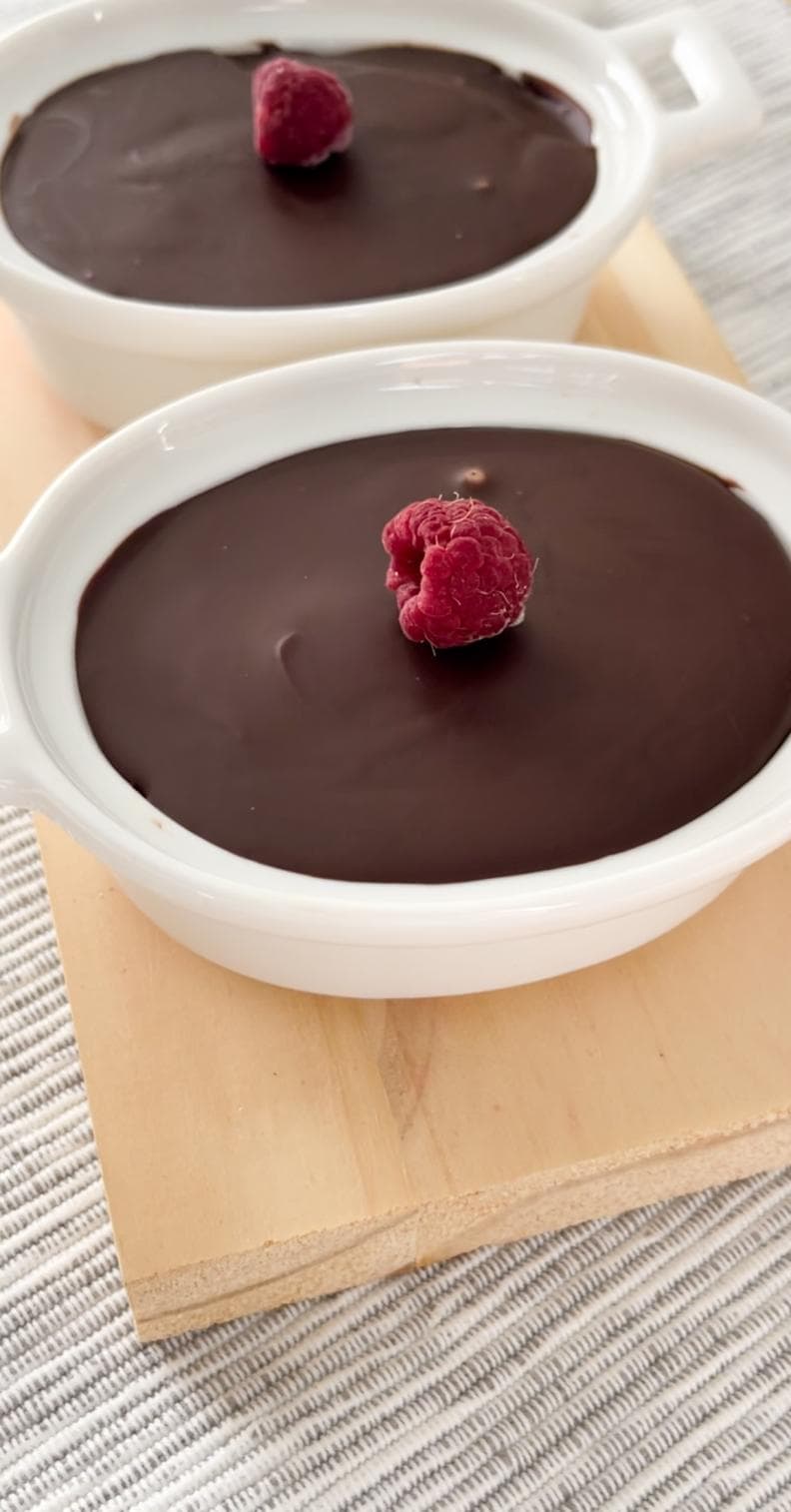 Postre de chocolate crocante